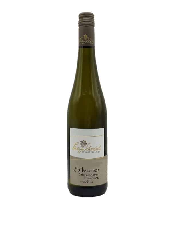 Art. Nr. : [acf field='_sku']


Jahrgang

Anbaugebiet | Lage
2021
Rheinhessen | Siefersheimer Heerkretz


Geschmack
Frischer Duft, mit zarter Frucht und der Mineralität des Vulkangestein


Einheit
0,75 l


Alkohol
12,0 vol.%


Restsüße
7,9 g/l


Säure
6,9 g/l


Ausbau

Hinweis
trocken

enthält Sulfite





Beschreibung
Unser Silvaner Heerkretz schätzt sich glücklich auf einer sehr mineralischen Südlage - der Siefersheimer Heerkretz - gewachsen zu sein. Die Mineralität und Salzigkeit, die hier vom Terroir ausgeht, steht dem Silvaner sehr gut und ergänzt die Frische des Silvaner durch ein geschmeidiges Mundgefühl. Entdecken Sie ihn selbst!


Trinktemperatur
8-10 Grad gekühlt


Speisebegleiter
Durch die milde Säure ist der Silvaner sehr bekömmlich und arrangiert sich hervorragend mit Gemüse und Fisch.

Klassischer Weise wird er zur Spargelsaison serviert.