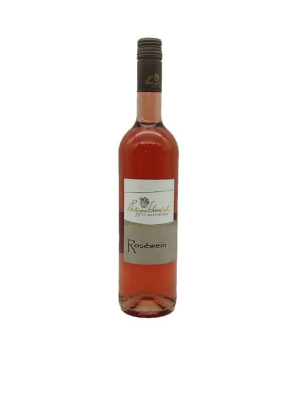 Art. Nr. : [acf field='_sku']


Jahrgang

Anbaugebiet
2021

Rheinhessen


Geschmack
Lieblich, Lecker, gute Laune! Unser Rosé macht Lust auf mehr und die Zunge wiegt sich in süßer Frucht


Einheit
0,75 l


Alkohol
10,0 vol.%


Restsüße
38,5 g/l


Säure
6,7 g/l


Ausbau

Hinweis
mild

enthält Sulfite





Beschreibung
Die fruchtige Erdbeernote lässt vom Sommer träumen und Schmetterlinge im Bauch tanzen


Trinktemperatur
8-10 Grad gekühlt


Speisebegleiter
Süß und süffig gehört er gekühlt auf die Terasse. Dazu Obstsalat.